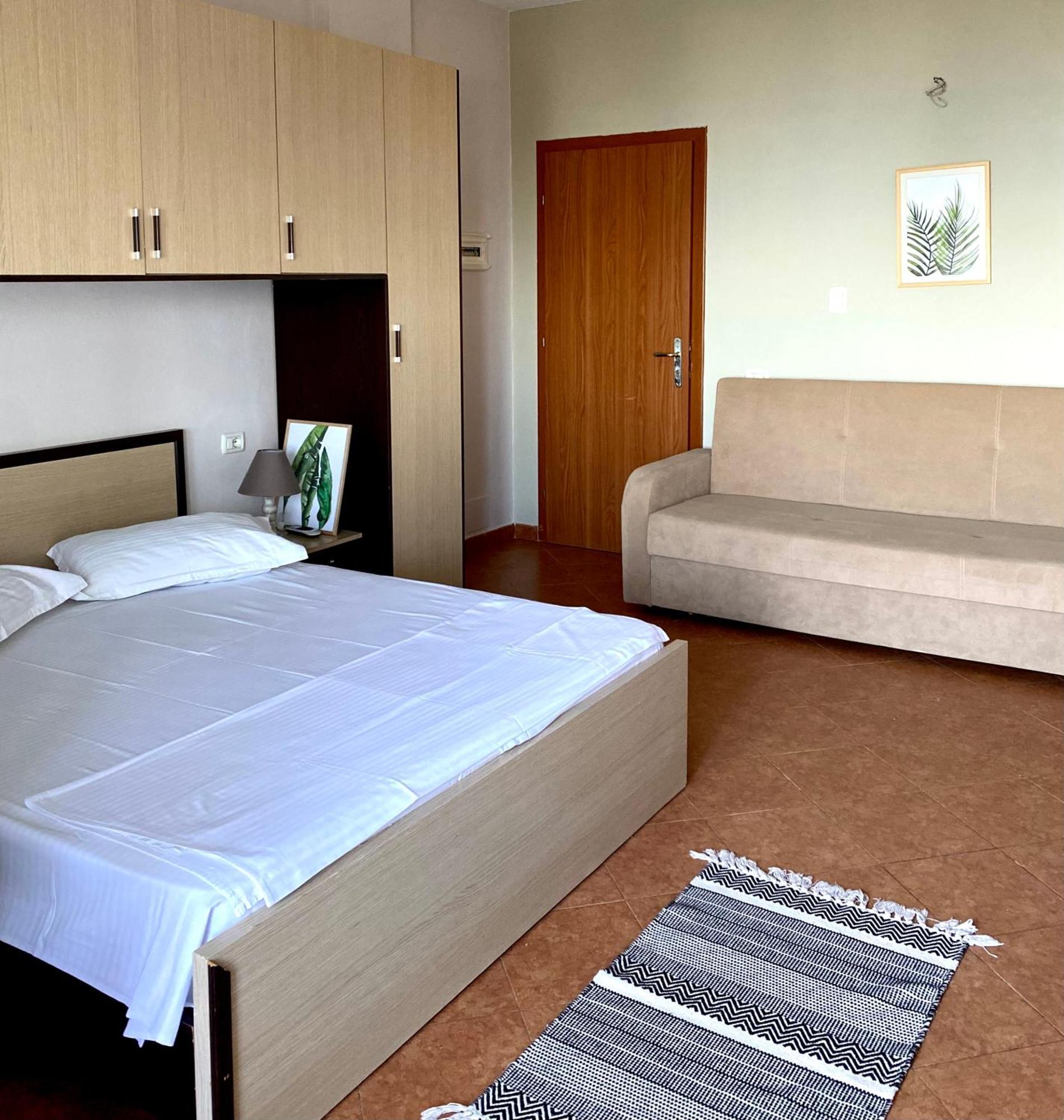 Memory Apartments Durres Bagian luar foto